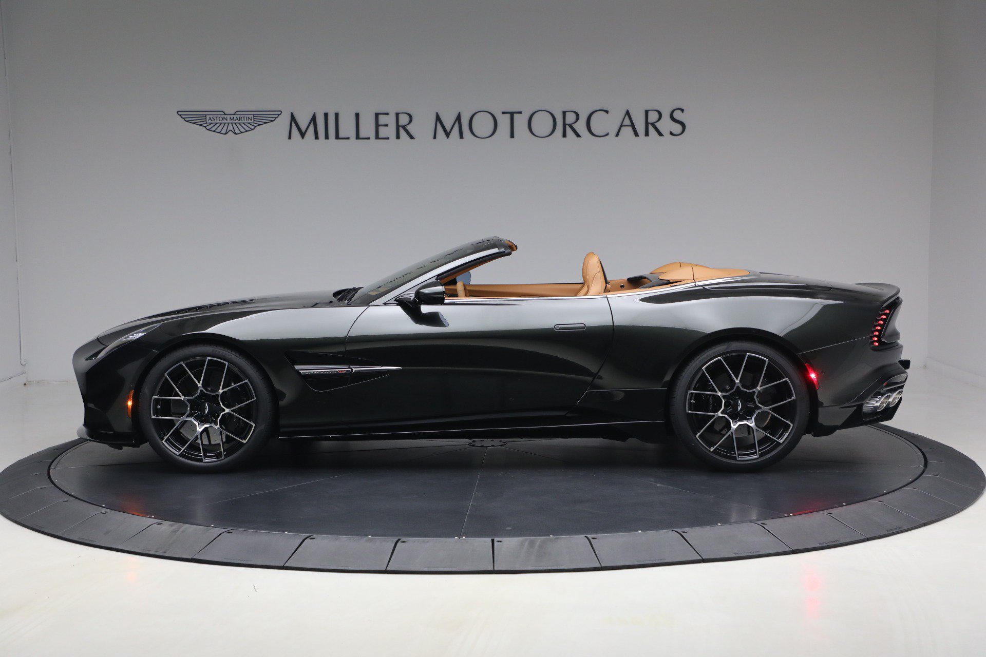 New 2026 Aston Martin Vanquish Convertible RWD image 3