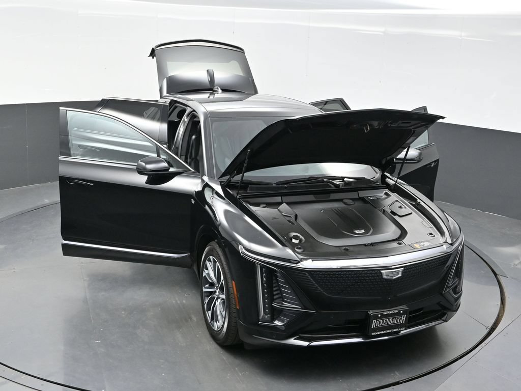 Certified 2024 Cadillac Lyriq Sport w/ LPO, Floor Liner Package AWD/4WD image 40