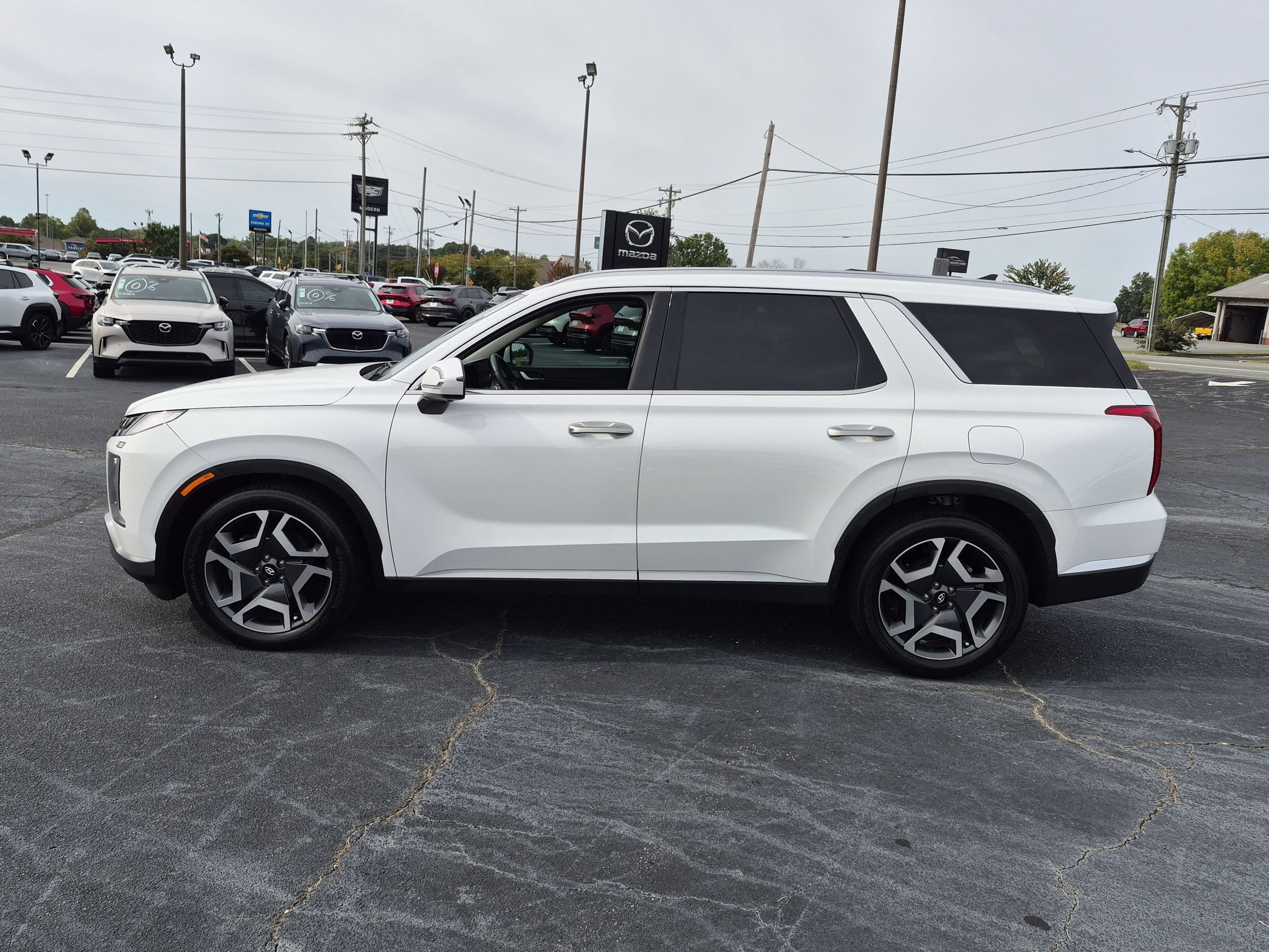 Used 2025 Hyundai Palisade Limited AWD/4WD image 2