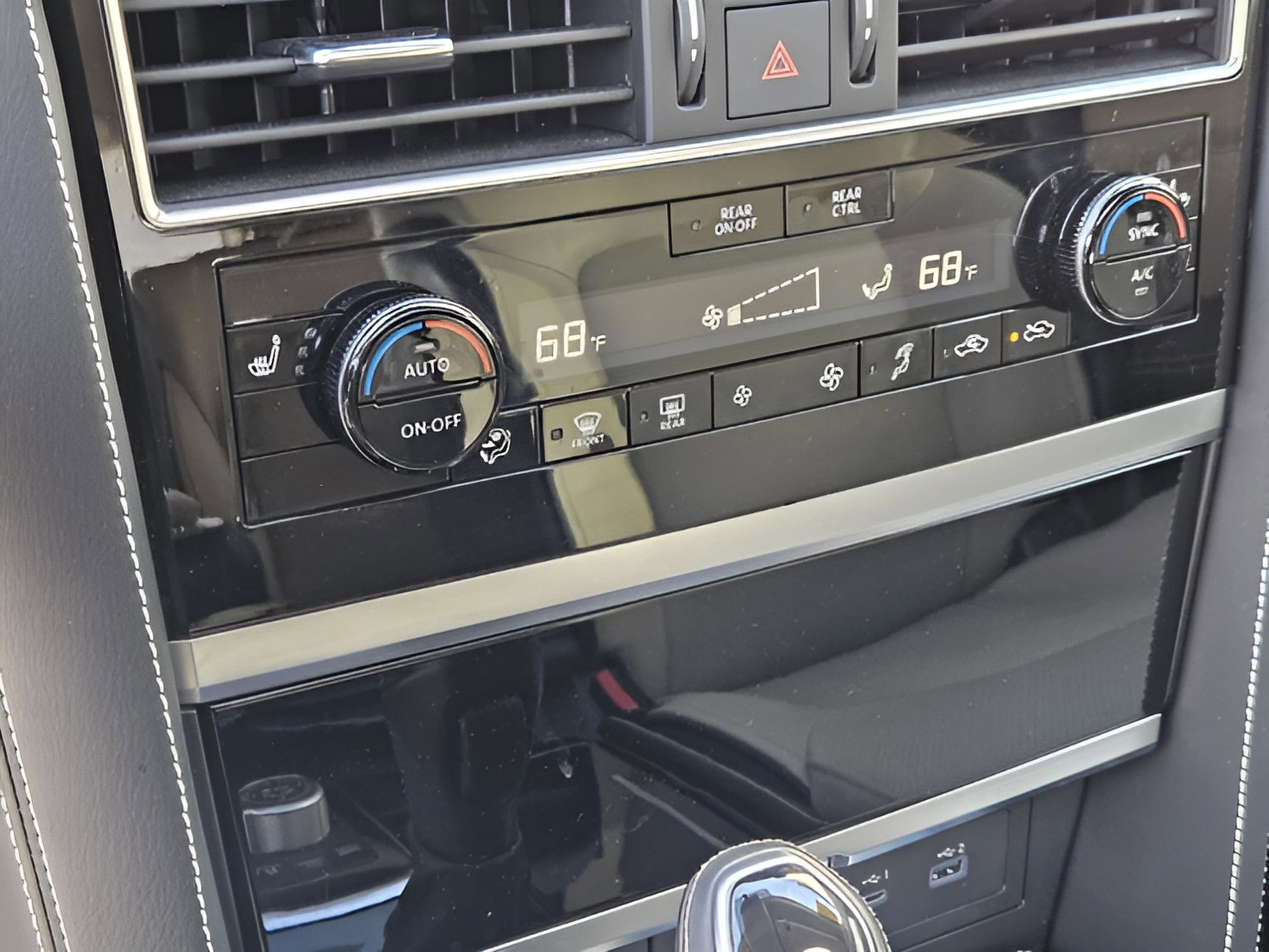 Used 2023 INFINITI QX80 Premium Select w/ All-Season Package image 22