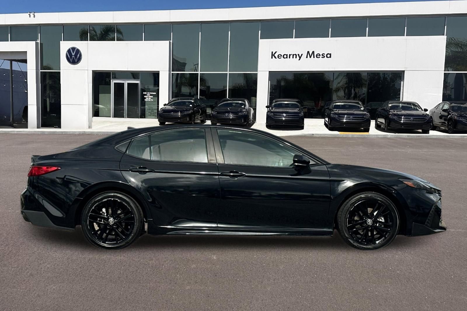 Used 2025 Toyota Camry SE FWD image 3