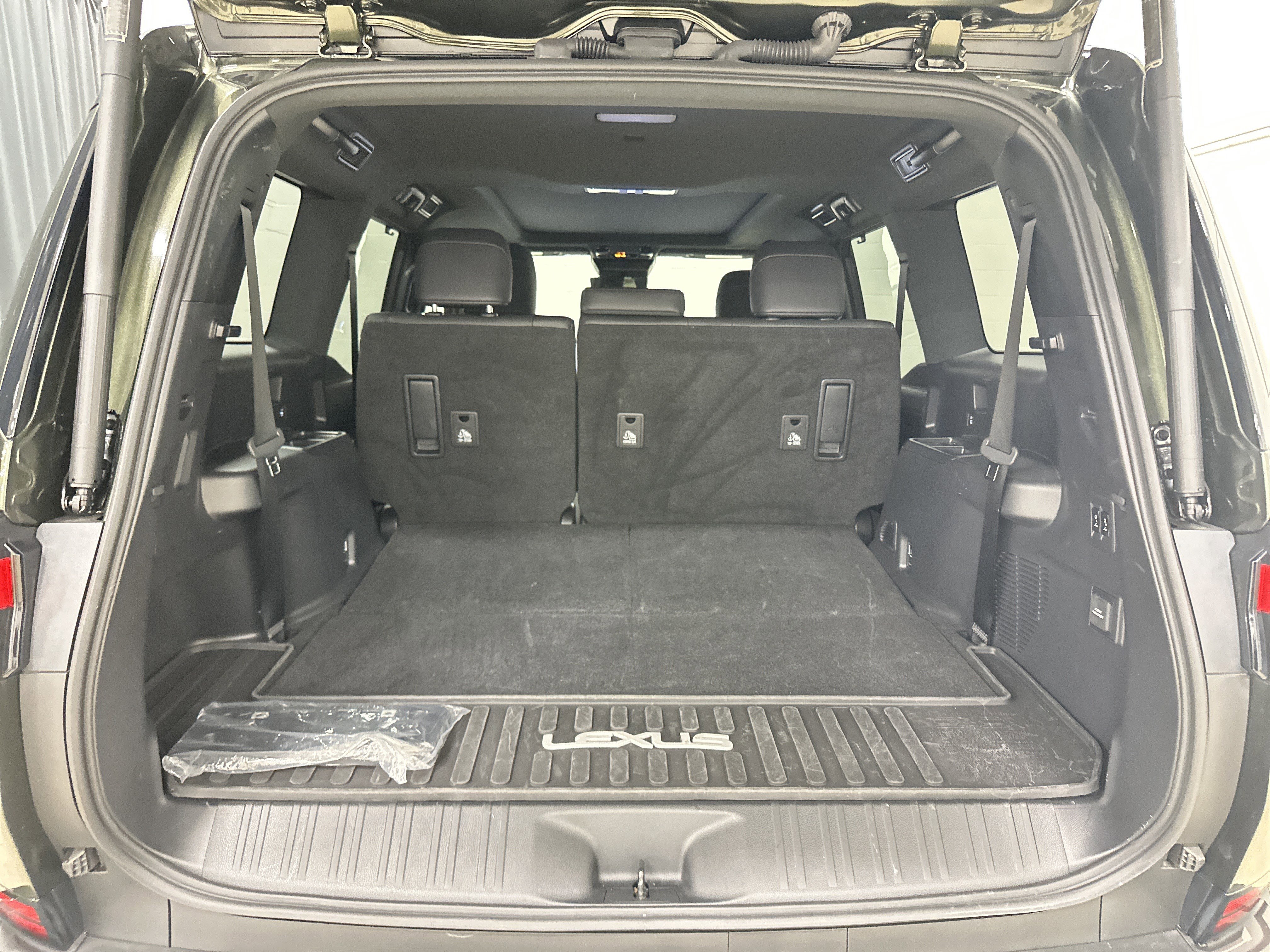 Used 2025 Lexus GX 550 w/ Accessory Package (2T) AWD/4WD image 31