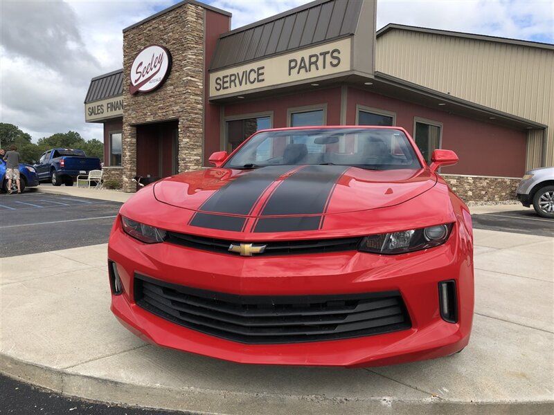 Used 2018 Chevrolet Camaro LT RWD image 2