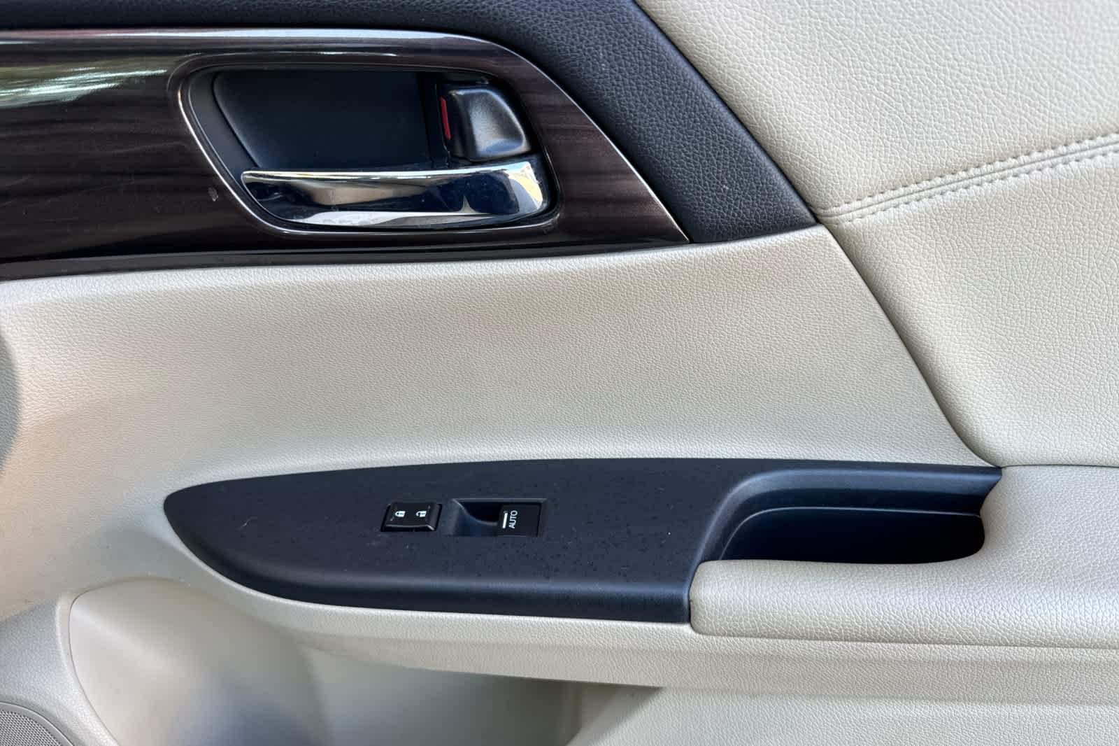 Used 2017 Honda Accord Touring image 18