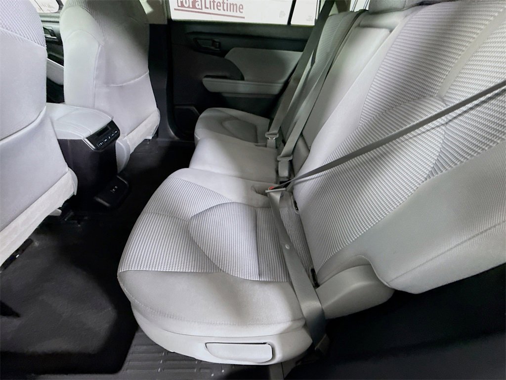 Certified 2020 Toyota Highlander LE image 29
