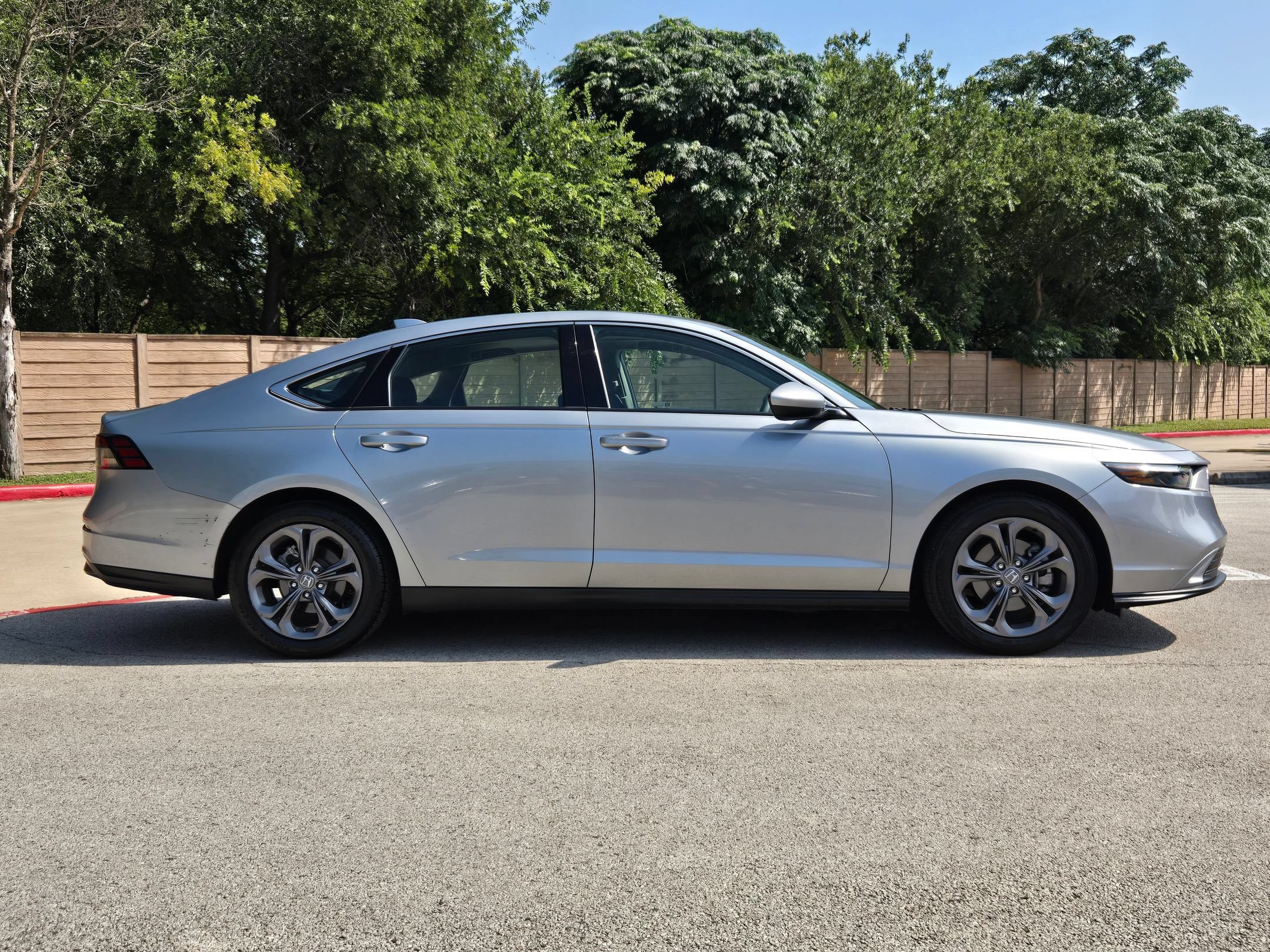 Used 2024 Honda Accord EX image 2