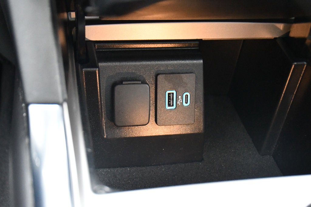 Used 2023 Ford Explorer XLT w/ Equipment Group 202A image 33