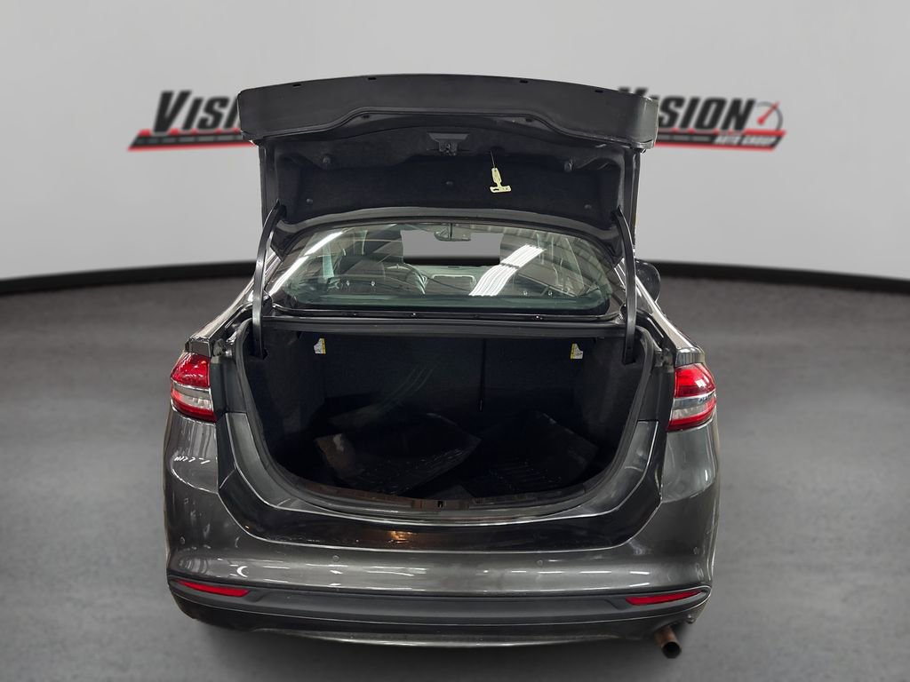 Used 2018 Ford Fusion SE w/ Fusion SE Technology Package image 11