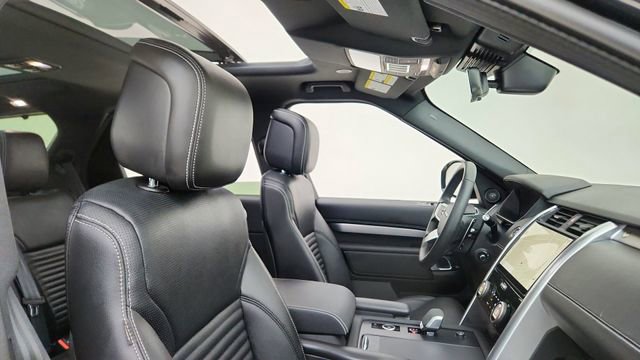 Used 2024 Land Rover Discovery Dynamic SE AWD/4WD image 20