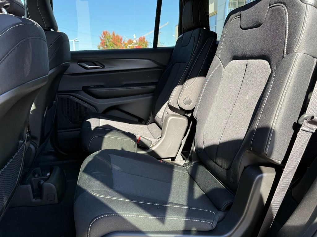 New 2025 Jeep Grand Cherokee L Laredo w/ Luxury Tech Group I image 22