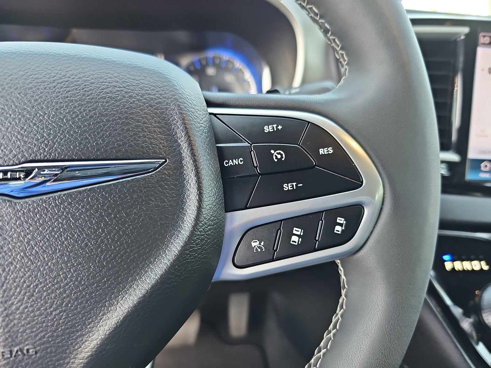 Used 2025 Chrysler Pacifica Select FWD image 20