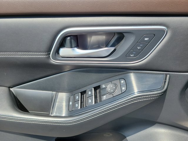 Used 2022 Nissan Rogue Platinum w/ Head-Up Display Package image 28