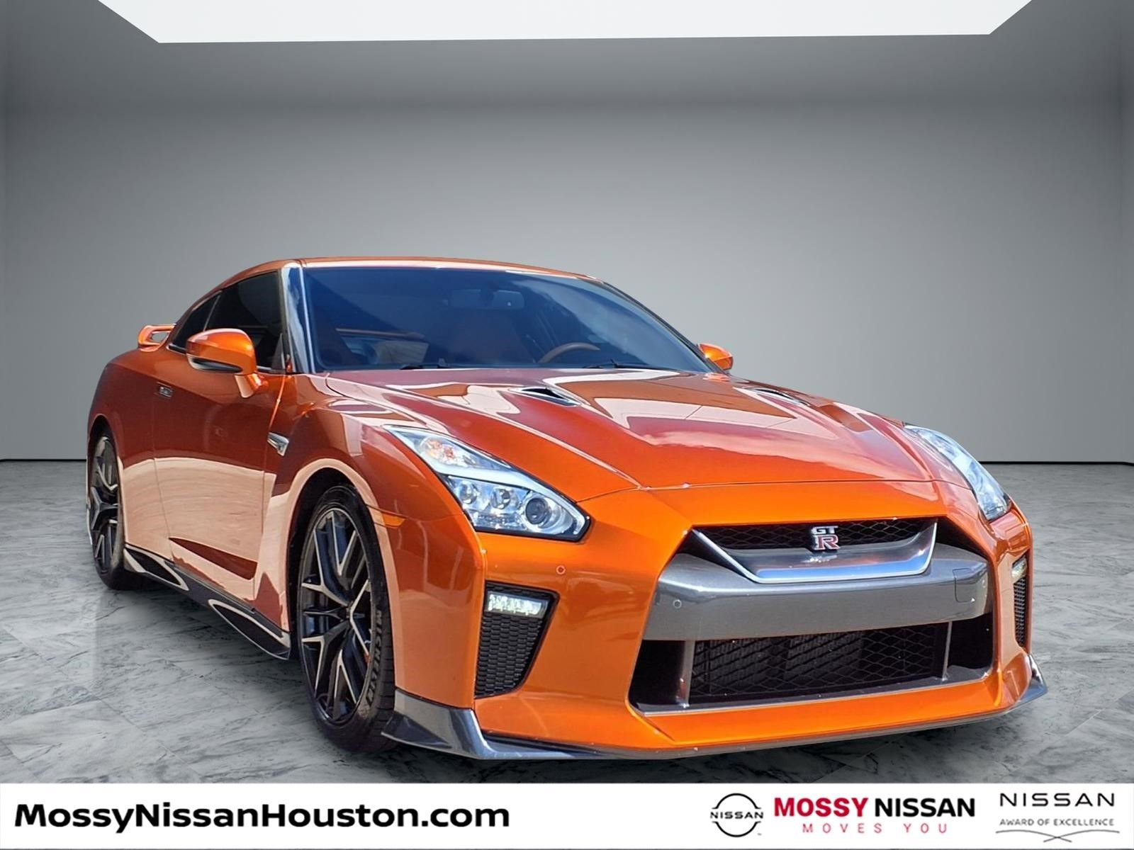 Used 2018 Nissan GT-R Premium w/ Premium Interior Package image 4