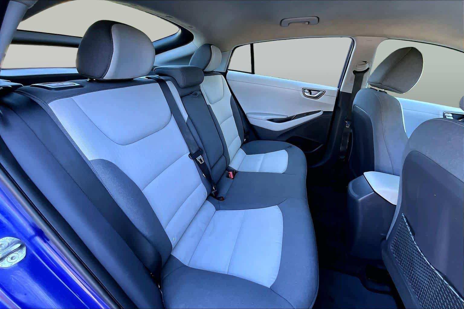 Used 2020 Hyundai Ioniq SE FWD image 20