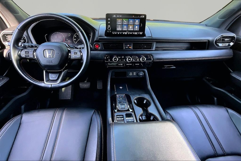 Used 2025 Honda Pilot TrailSport image 8