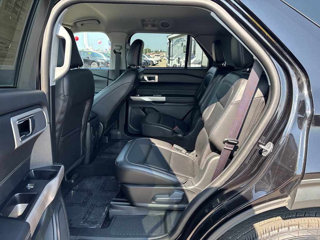 Used 2024 Ford Explorer XLT w/ Equipment Group 202A AWD/4WD image 27