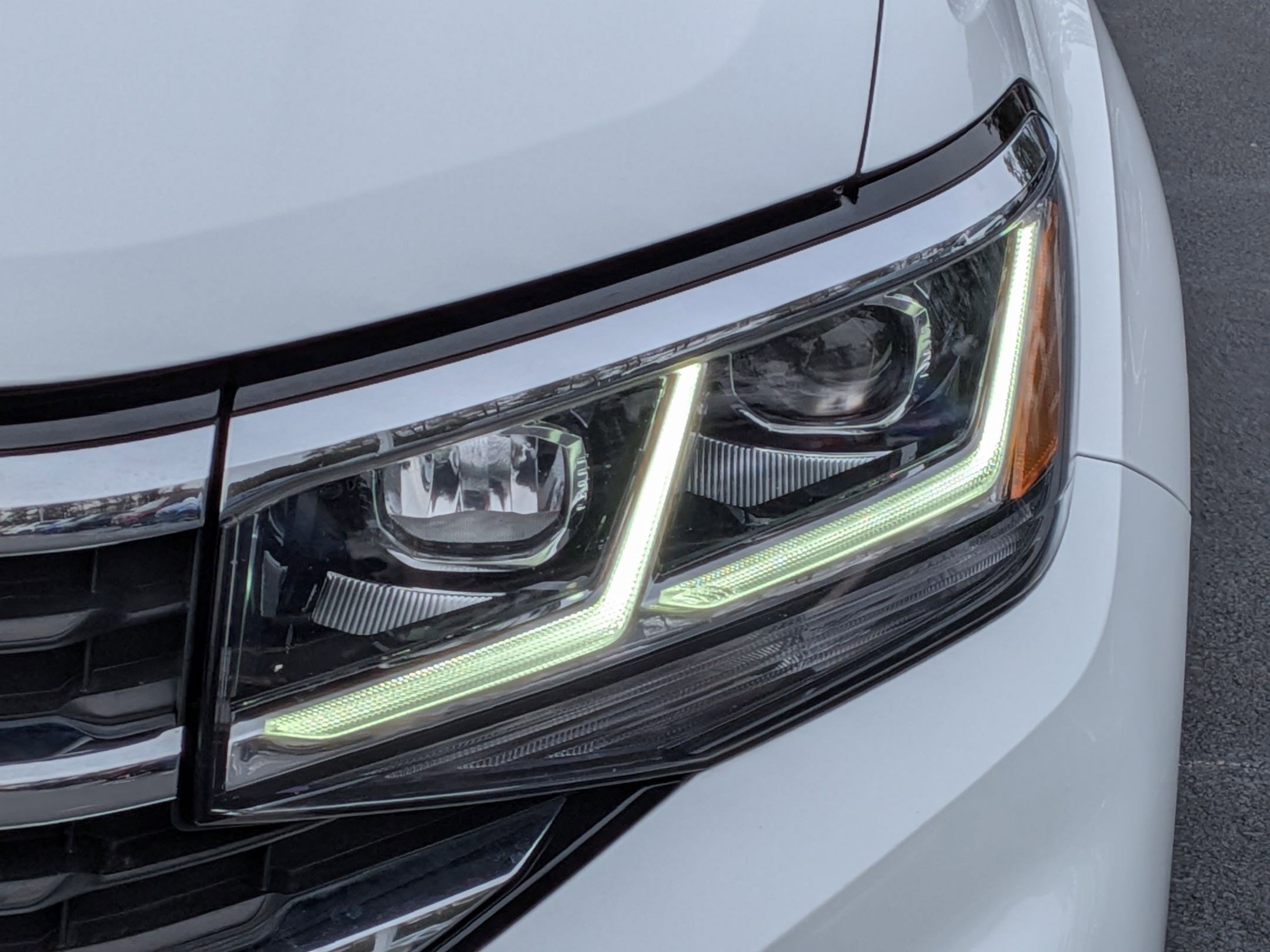 Used 2022 Volkswagen Atlas SEL Premium image 6