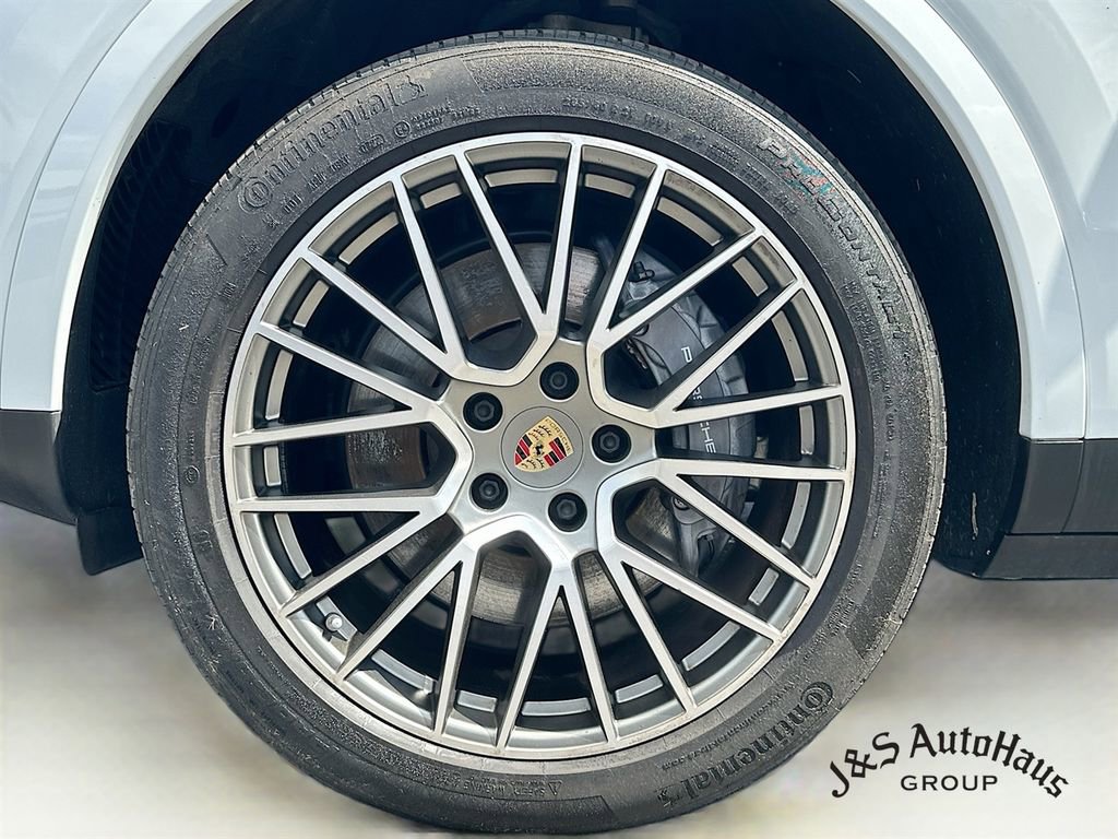 Used 2022 Porsche Cayenne Platinum Edition AWD/4WD image 38