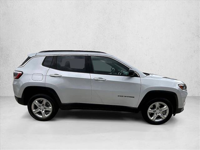 Used 2024 Jeep Compass Latitude AWD/4WD image 3