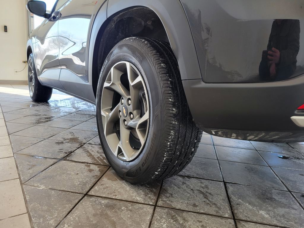 Used 2025 Chevrolet Trax LT w/ LT Convenience Package image 14