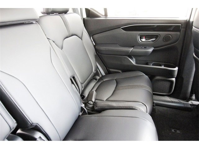 New 2025 Honda Pilot Touring image 11