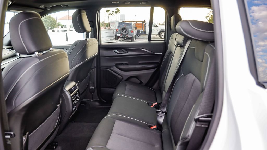 New 2025 Jeep Grand Cherokee Laredo X w/ Luxury Tech Group I image 20