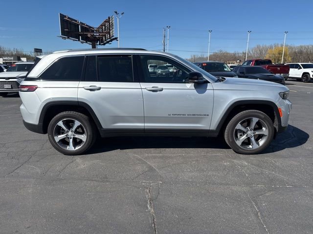 Used 2023 Jeep Grand Cherokee 4WD 4xe w/ Luxury Tech Group II image 12