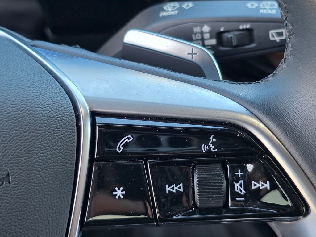Used 2023 Audi e-tron Premium Plus w/ Premium Plus Package image 28