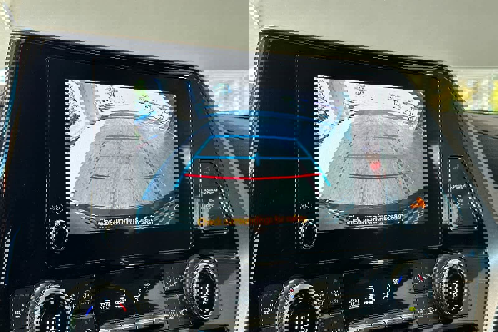 Used 2024 Toyota Highlander XLE image 21