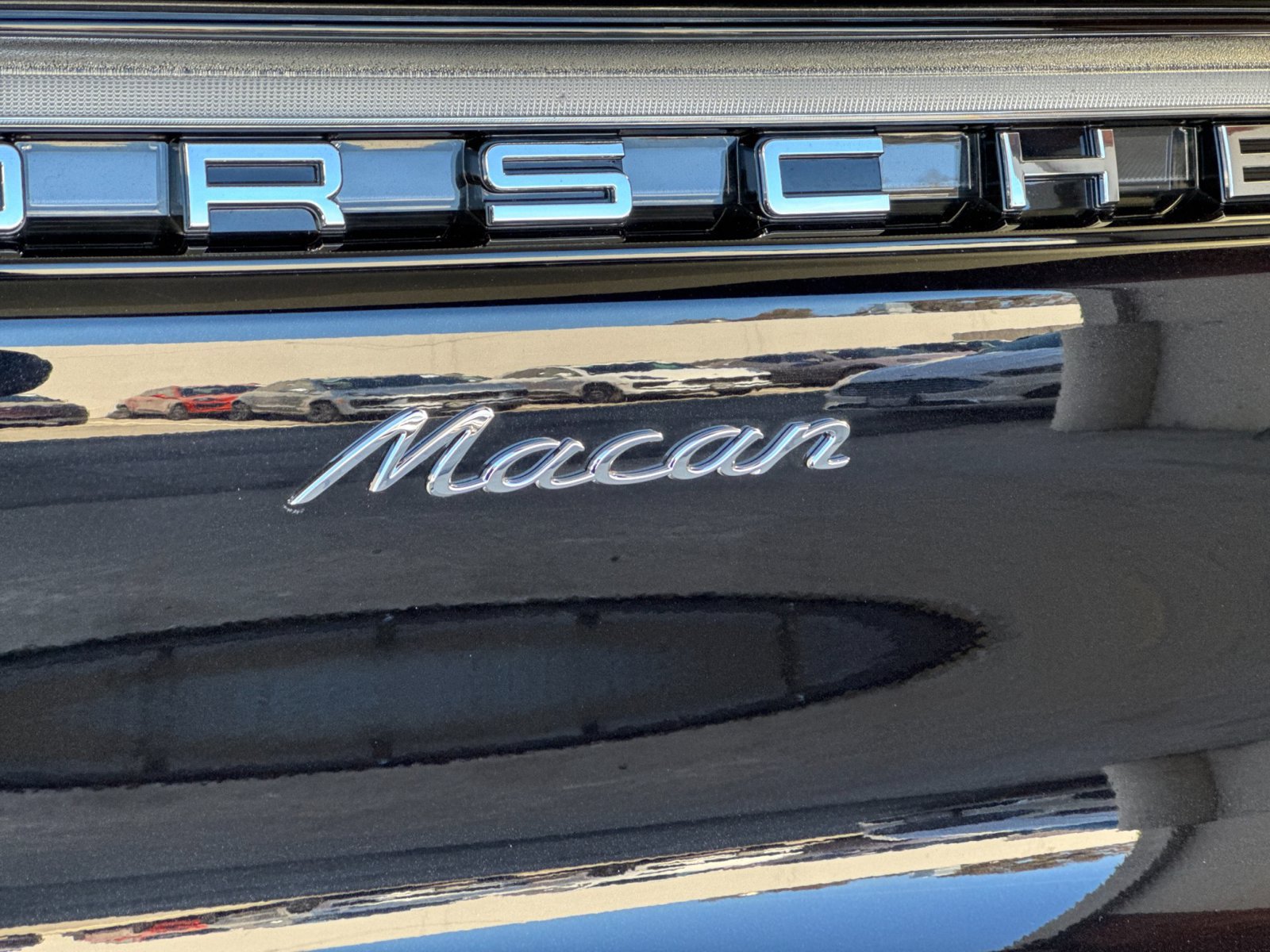Certified 2025 Porsche Macan AWD/4WD image 35