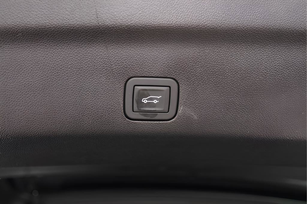 Used 2025 Chevrolet Tahoe Z71 w/ Comfort Package AWD/4WD image 44