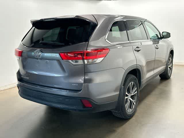 Used 2019 Toyota Highlander LE AWD/4WD image 32