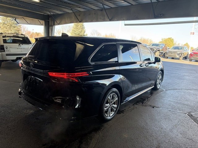 Used 2021 Toyota Sienna XSE image 5