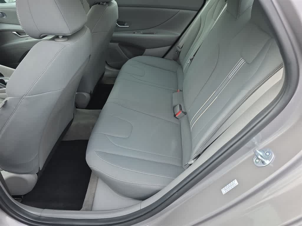 Used 2023 Hyundai Elantra SEL FWD image 18
