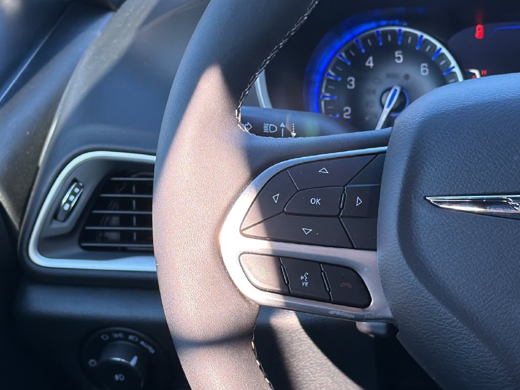 Used 2026 Chrysler Pacifica Select FWD image 21
