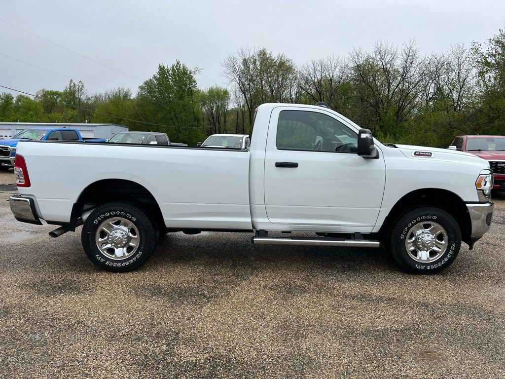 Used 2024 RAM 2500 Tradesman w/ Chrome Appearance Group AWD/4WD image 8