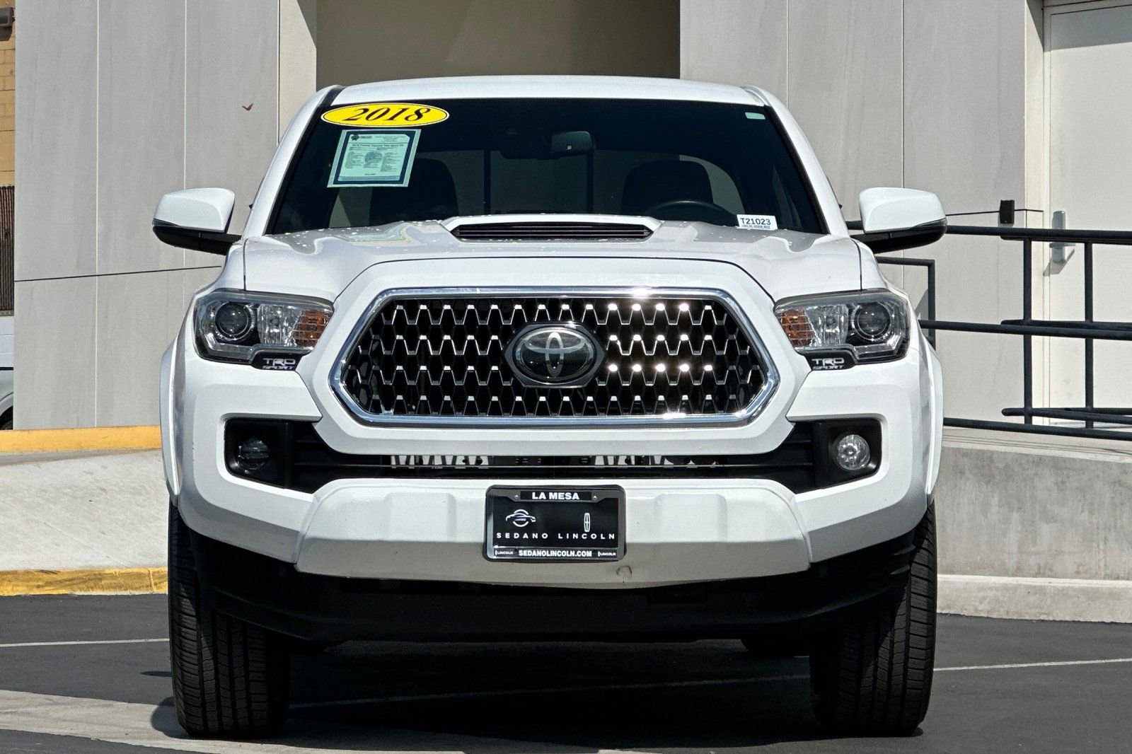 Used 2018 Toyota Tacoma TRD Sport w/ Technology Package image 8