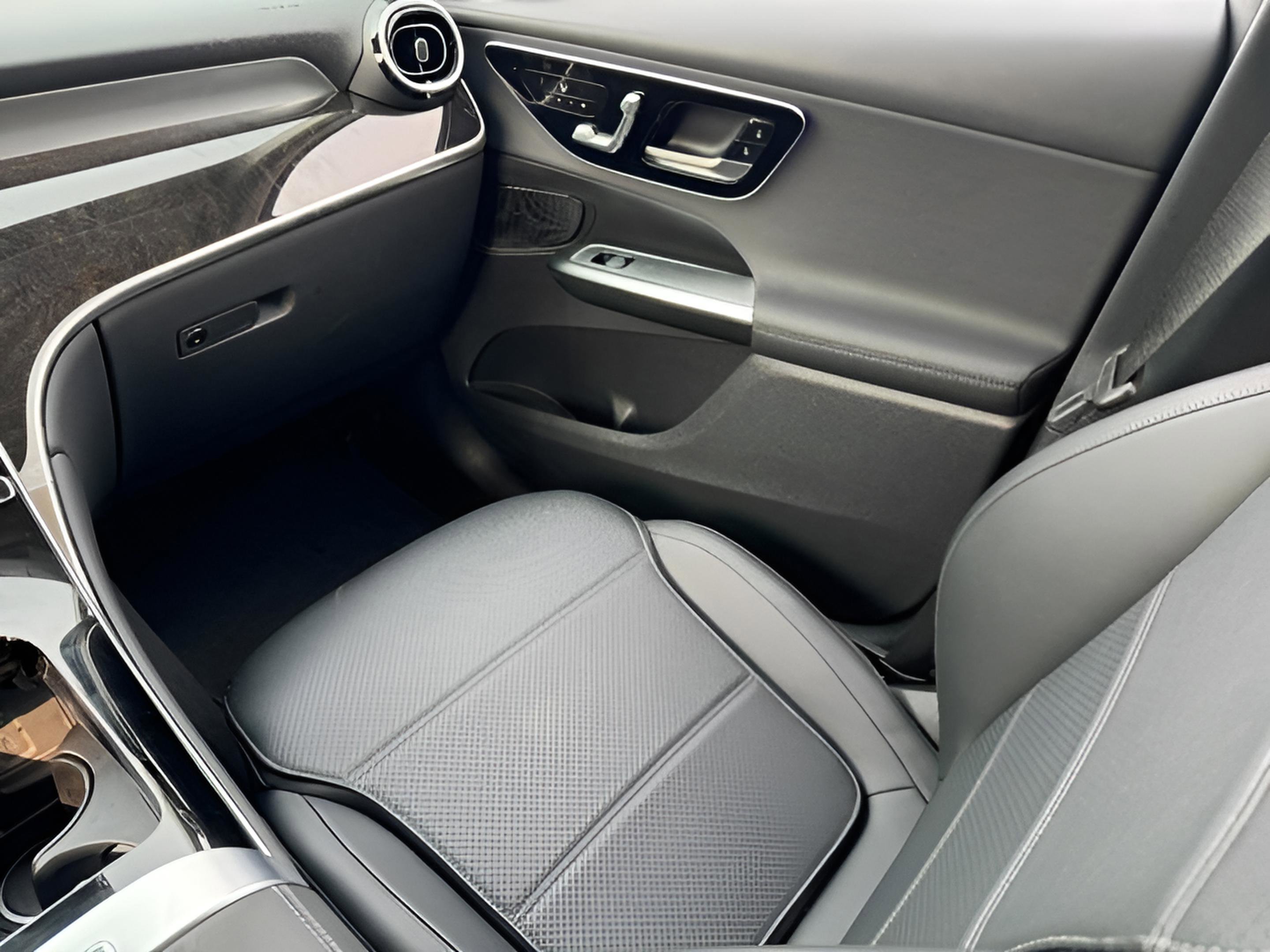 Certified 2025 Mercedes-Benz GLC 350e 4MATIC image 17