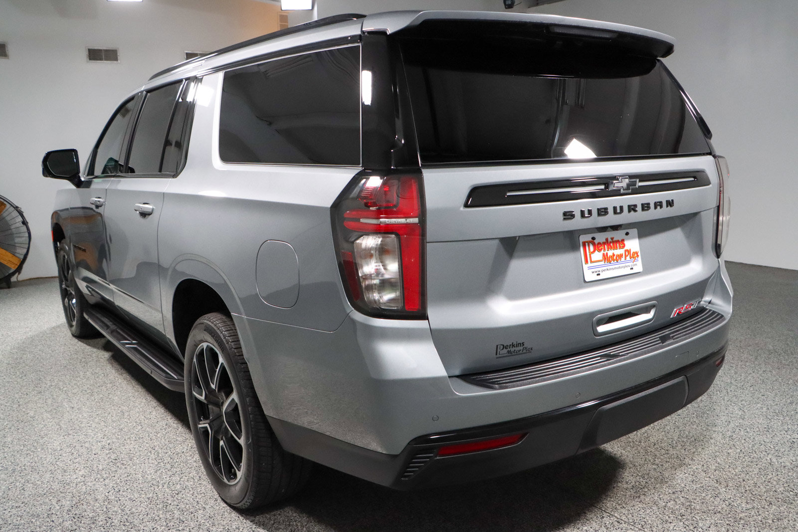 Used 2024 Chevrolet Suburban RST w/ Luxury Package image 9