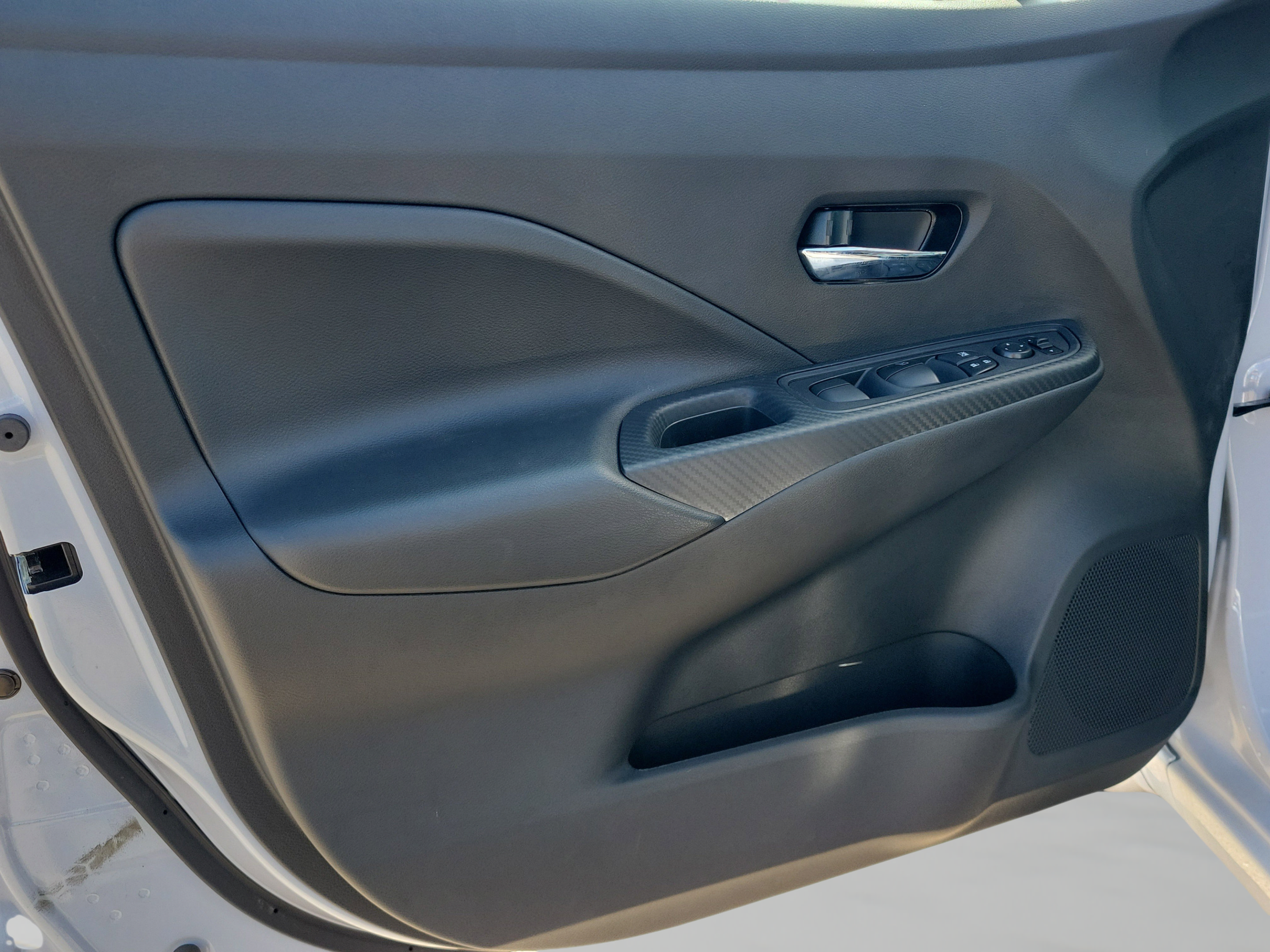 New 2025 Nissan Versa SV w/ Trunk Package FWD image 16