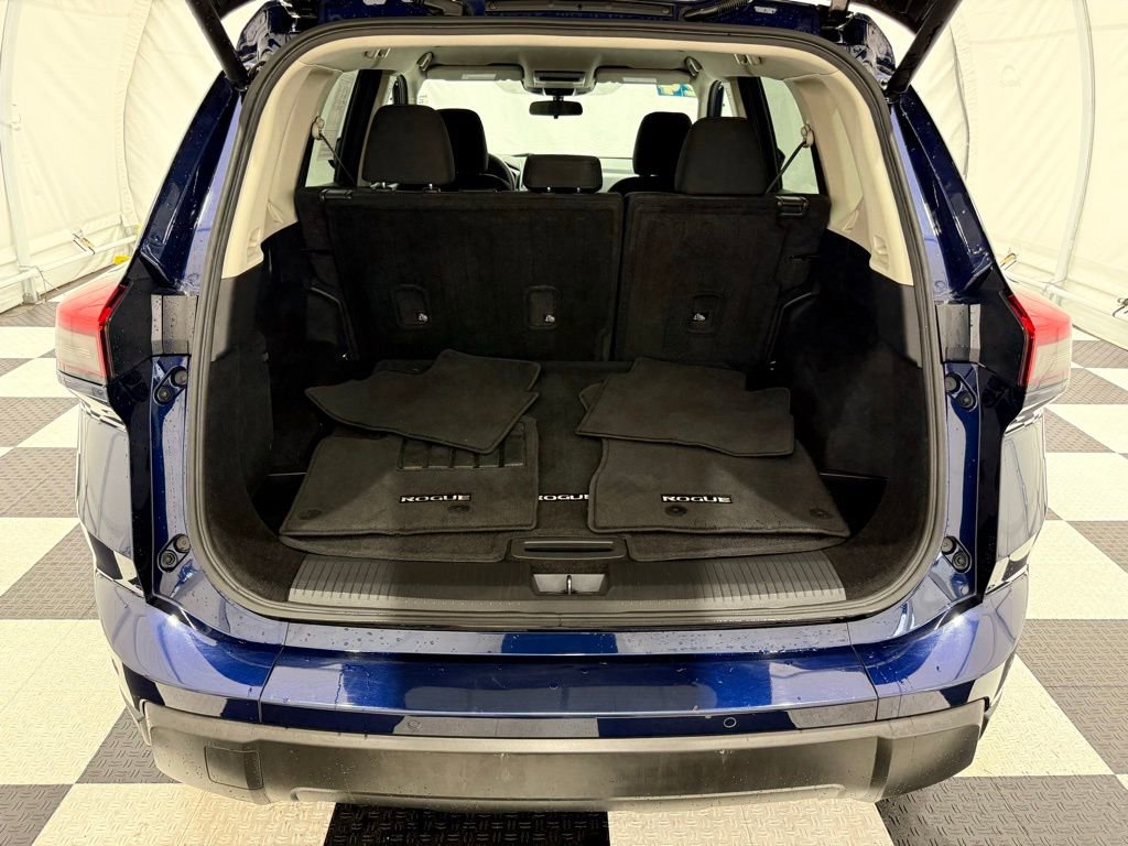 Used 2024 Nissan Rogue SV image 4