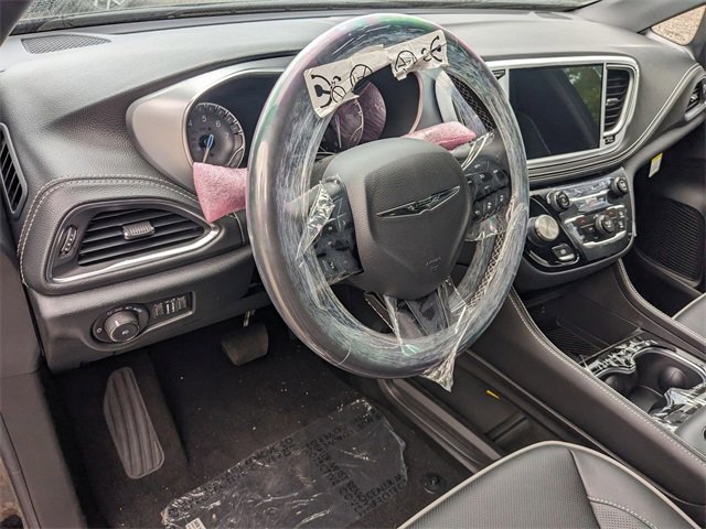 New 2026 Chrysler Pacifica Limited image 9