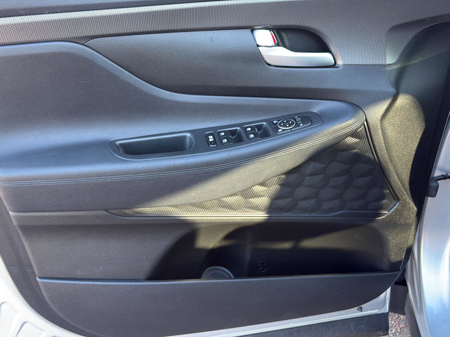 Used 2019 Hyundai Santa Fe SE image 7