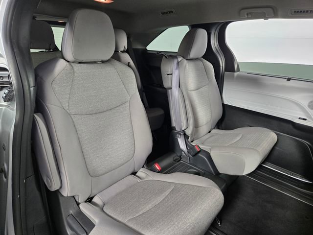 Used 2025 Toyota Sienna LE FWD image 18