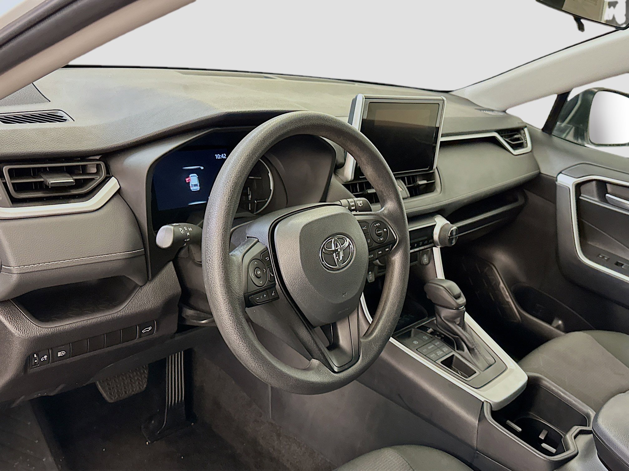 Used 2025 Toyota RAV4 XLE image 18