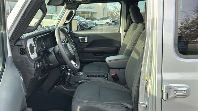 Used 2024 Jeep Wrangler Unlimited Sahara w/ Safety Group image 9