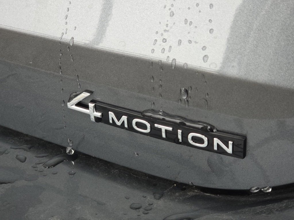 New 2026 Volkswagen Tiguan SE R-Line image 4