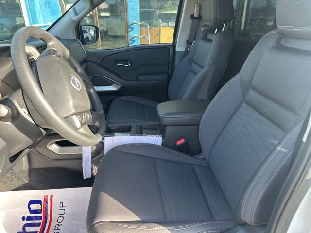 Used 2024 Nissan Frontier SV image 9