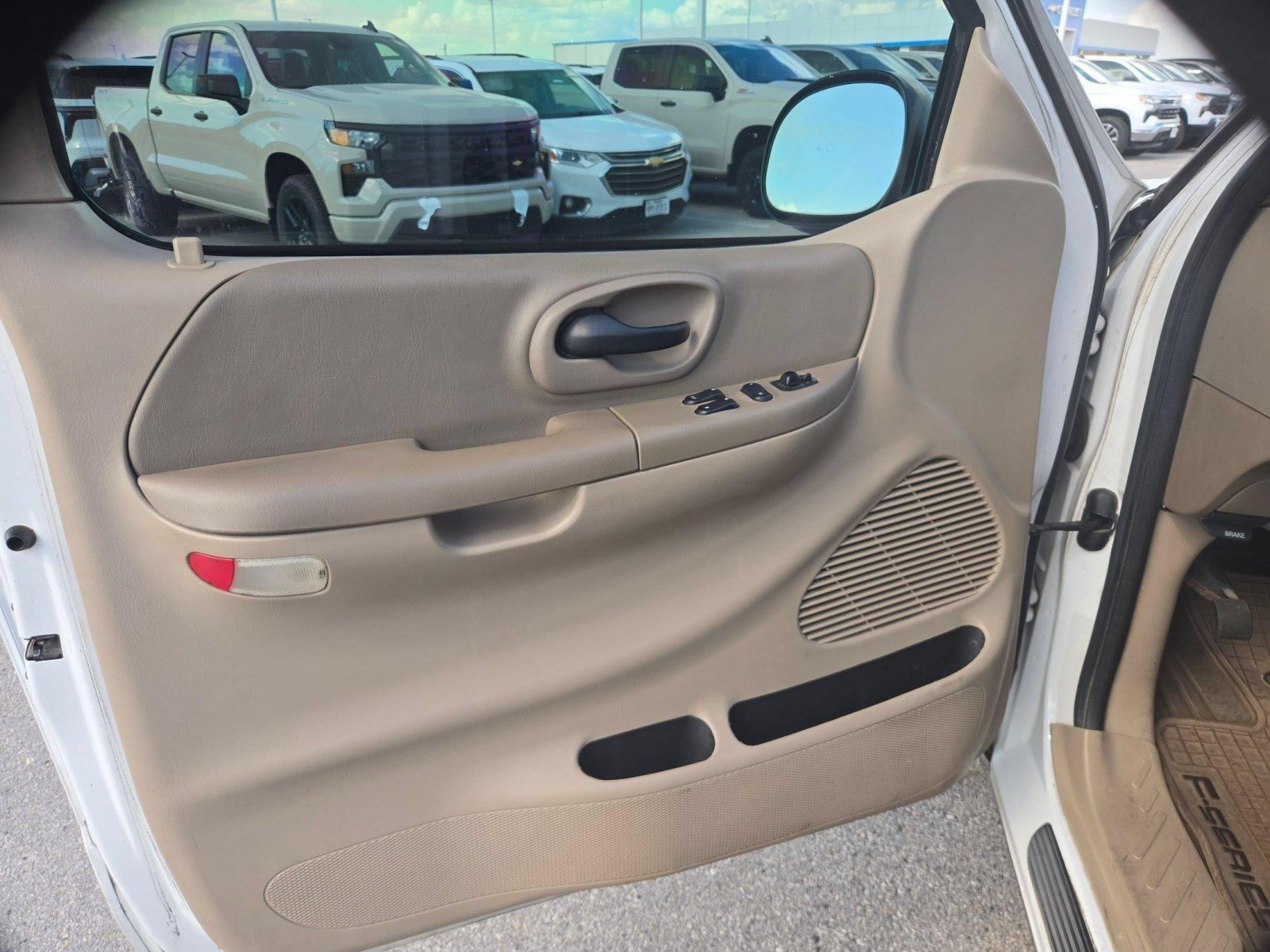 Used 2001 Ford F150 Lariat RWD image 13