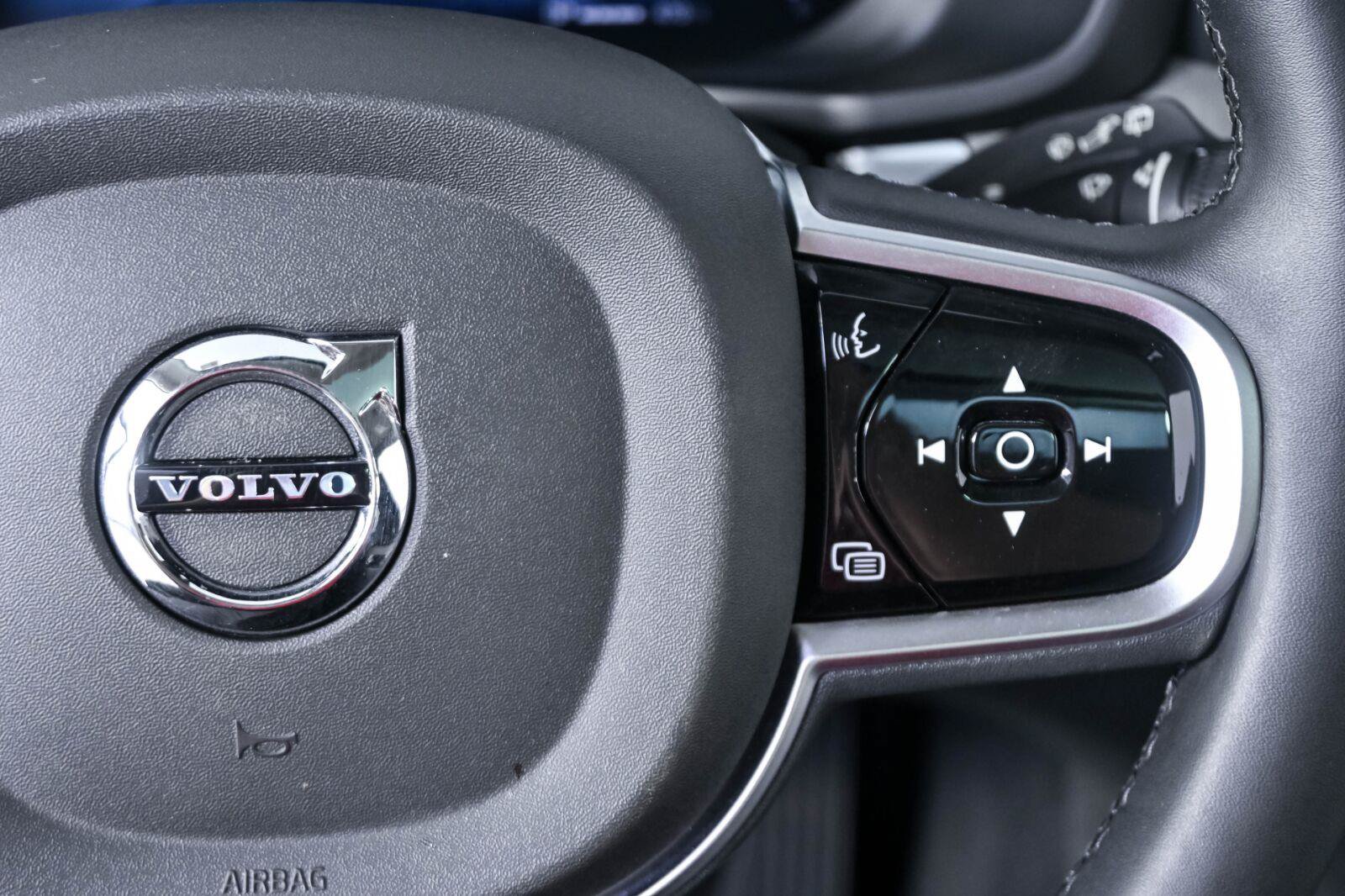 Certified 2025 Volvo V60 B5 Cross Country Ultra AWD/4WD image 11